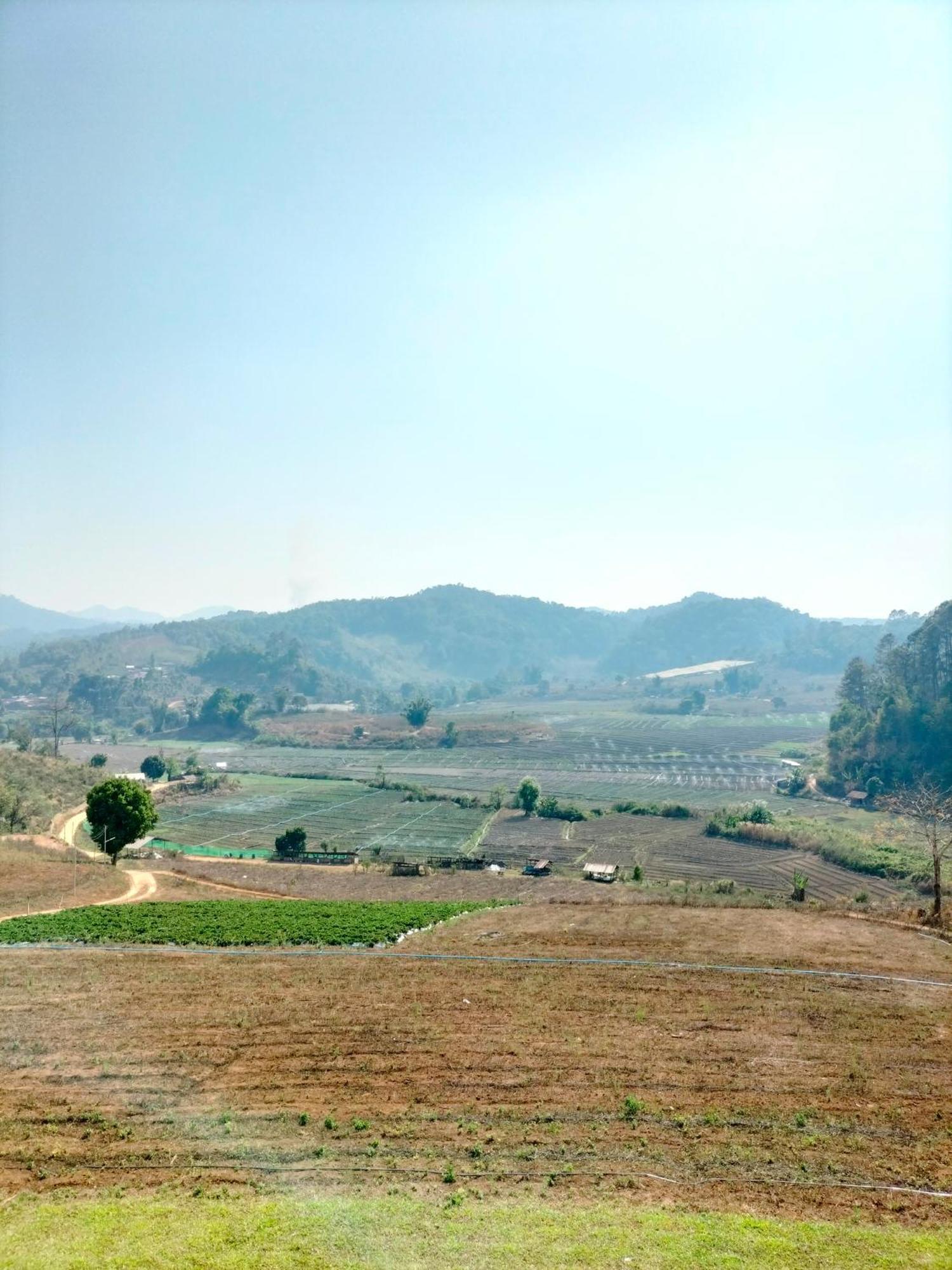 สวนไร่รุ่งอรุณ Suan Rai Rungarun Hotel Ban Na Pa Paek ภายนอก รูปภาพ